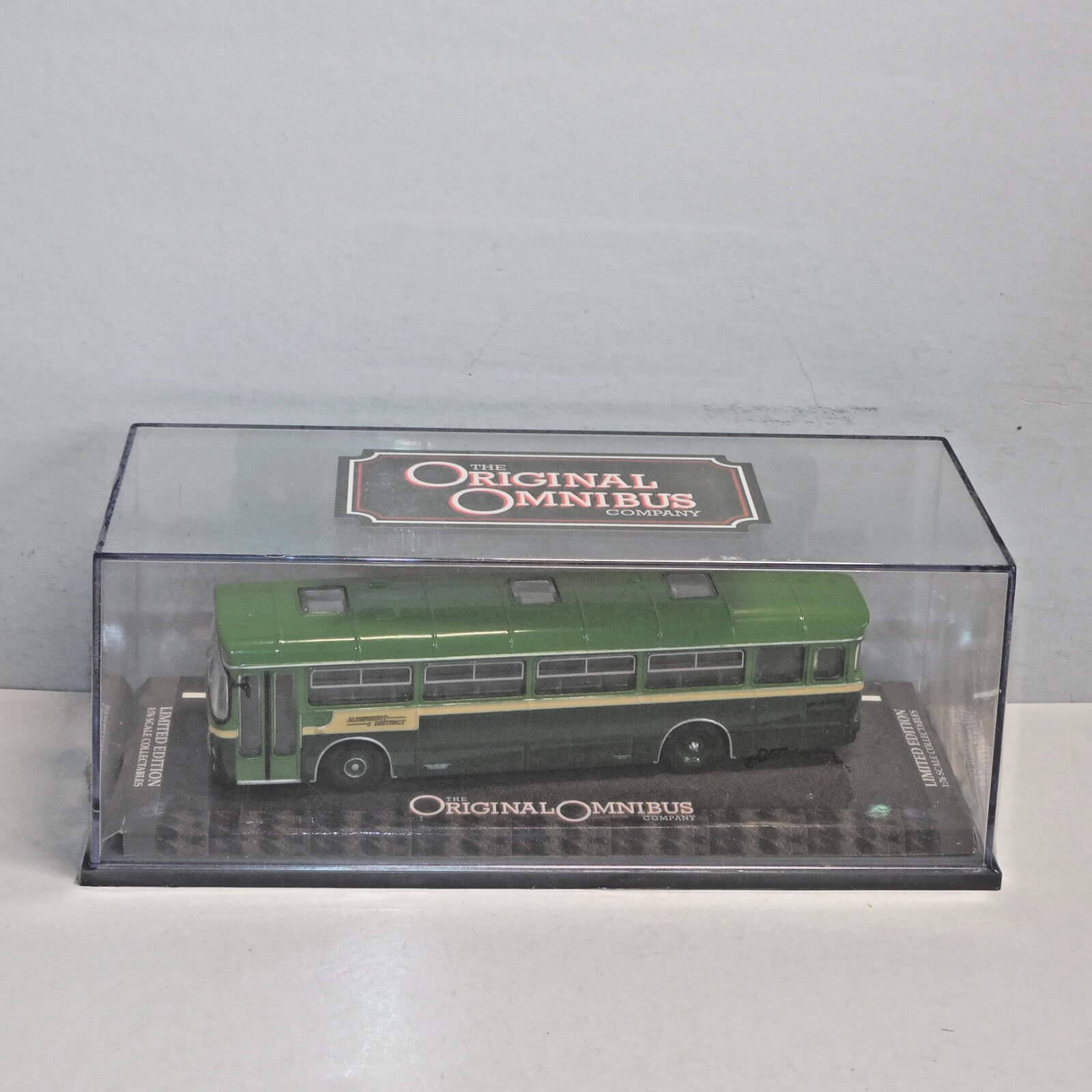 OOC BET FEDERATION BUS ALDERSHOT & DISTRICT 12 ALDERSHOT READING 1/76 OM40203
