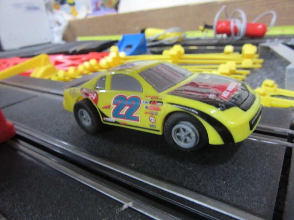 Vintage Racetrack Hot Wheels Racing NASCAR slot car set 65796 battery powered - Image 3 of 4