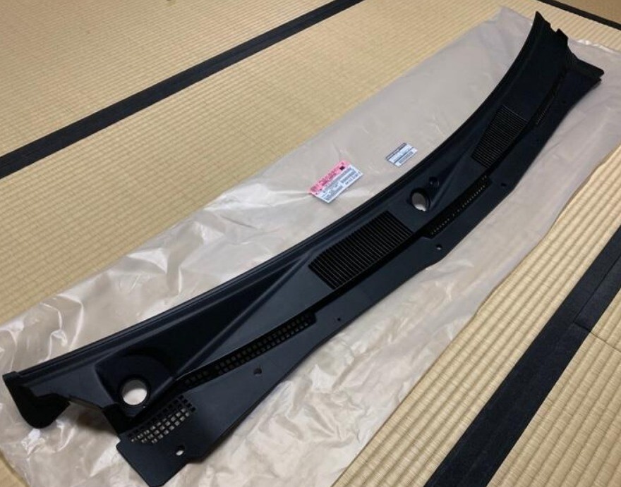 Nissan GENUINE Cowl Windshield Trim 66862-85F00 | 6686285F00 | OE