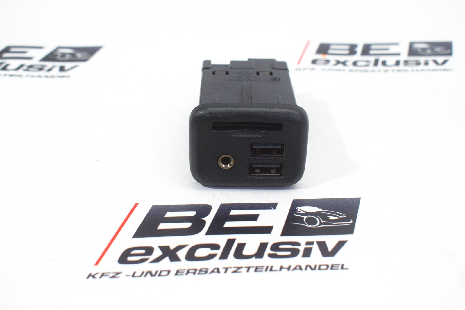 Opel Insignia B Facelift 84789791 USB AUX SD Karte Buchse PORT 