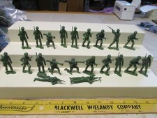 VTG Lot MPC Playset Green US Army Men Toy Soldiers 45mm F87