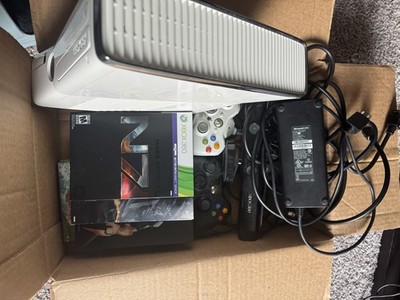 Xbox 360 Slim Glossy White Bundle - Mass Effect, Kinect, Controllers, Cables