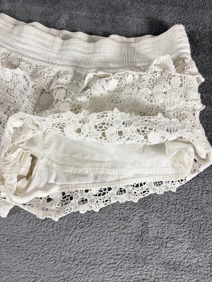 Abercrombie & Fitch Crochet Lace Shorts Women's Medium White Lined Elastic Waist - Image 3 of 4
