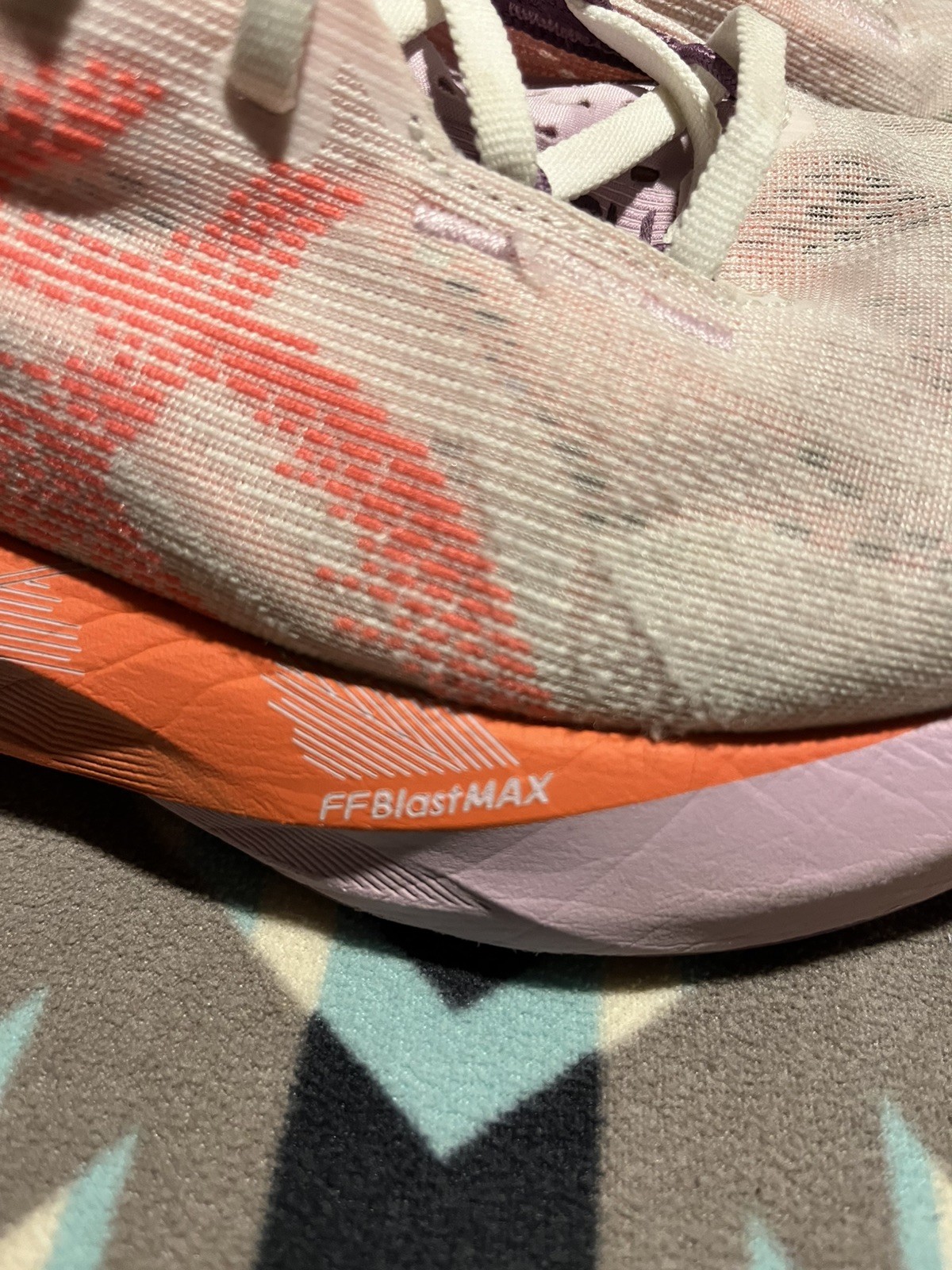 ASICS Novablast 5 Women's Running Shoes Size 10 White/Coral Reef thumbnail 3