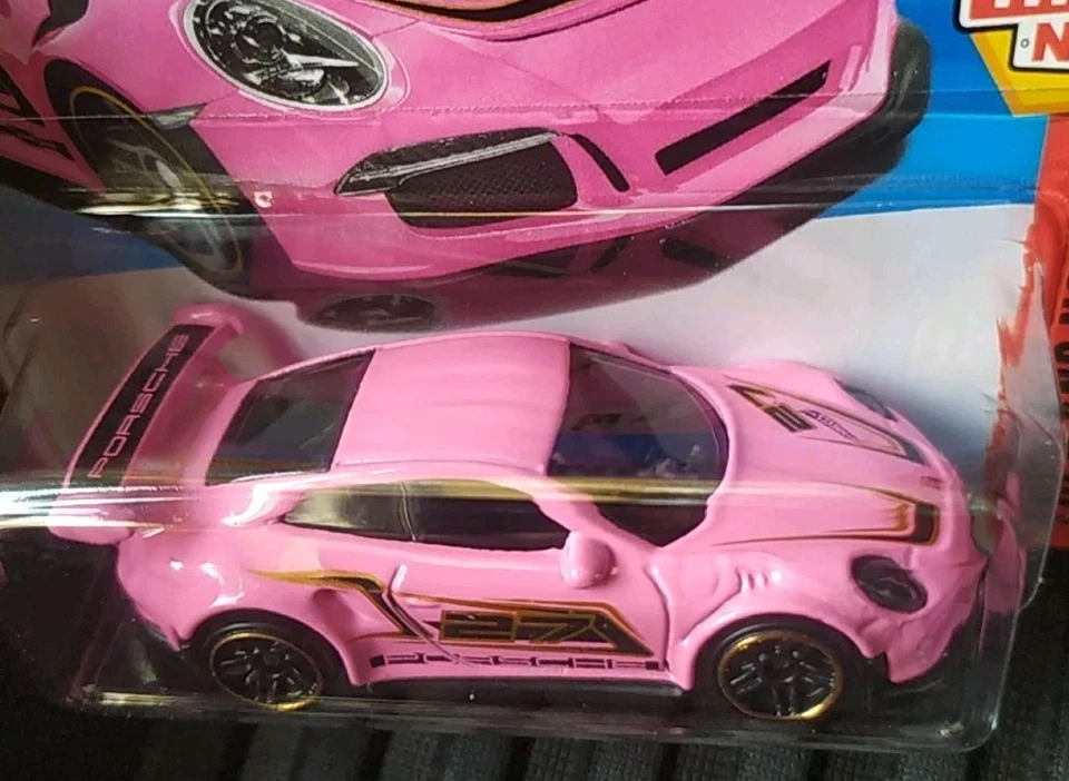 Hot Wheels 2025 Porsche 911 GT3 RS 1:64 Rosa - Immagine 2 di 3