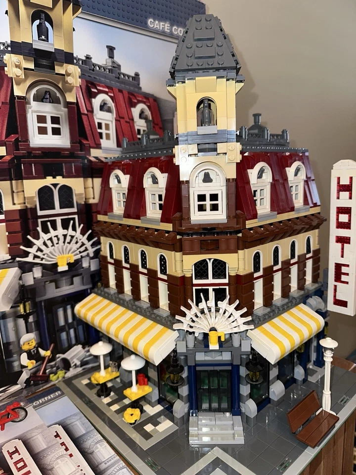 LEGO Cafe Corner 10182 100% Complete with Manuals & Box Retired Very Rare Used - Image 3 of 4