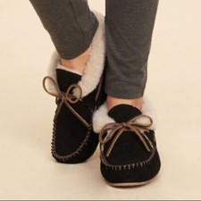Minnetonka Chrissy Bootie Slippers Style 40030 in a women's size 7 BLACK NWOT