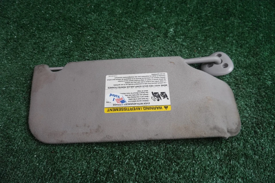 2004 2005 2006 FORD TAURUS DRIVER SIDE LEFT Sun Visor OEM 1 Peice  VV615 - Image 4 of 4