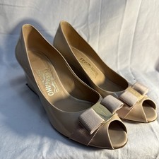 SALVATORE FERRAGAMO MARIBEL NEW BISQUE COLOR WEDGE PUMP SHOES 8B DS 42018 K25