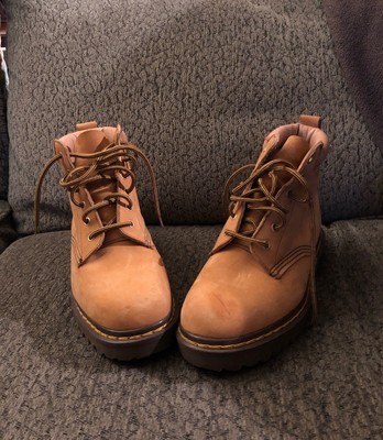 boots with cushioned soles