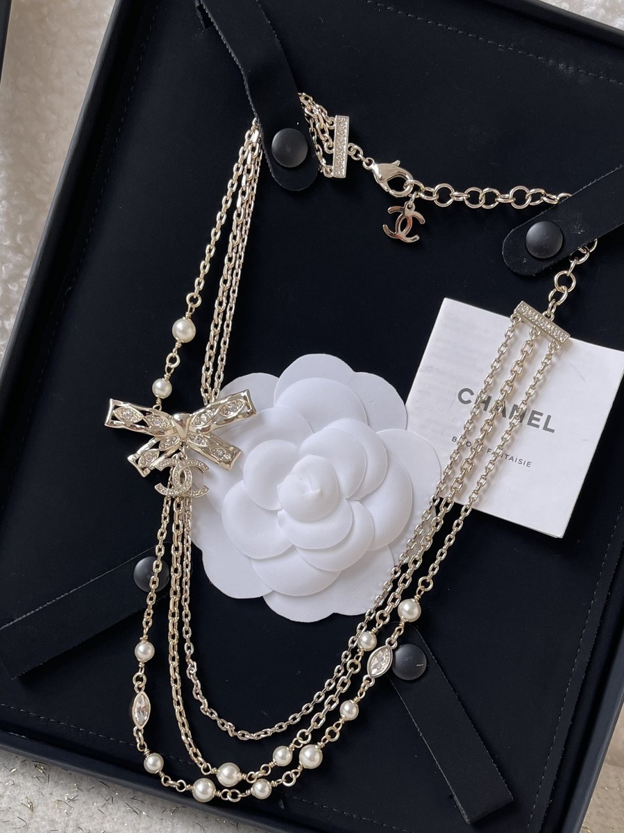 😍CHANEL Light Gold Bow Pearl Short Necklace with Crystals