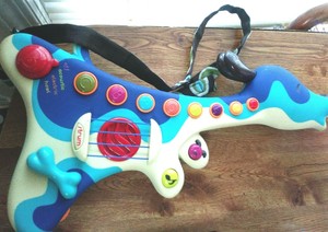 strum toy guitar
