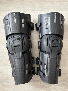 Evs Rs9 Medium knee braces Lightly used