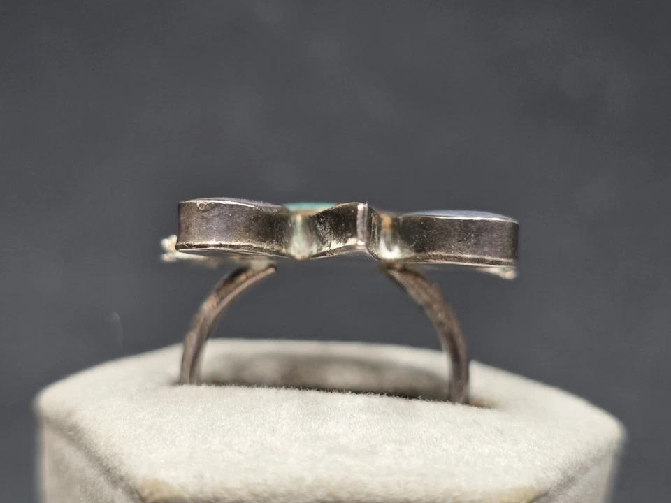 Vintage Zuni Sterling Silver Bug Ring Size 7 Turquoise, Mother of Pearl & Shell - Image 3 of 4
