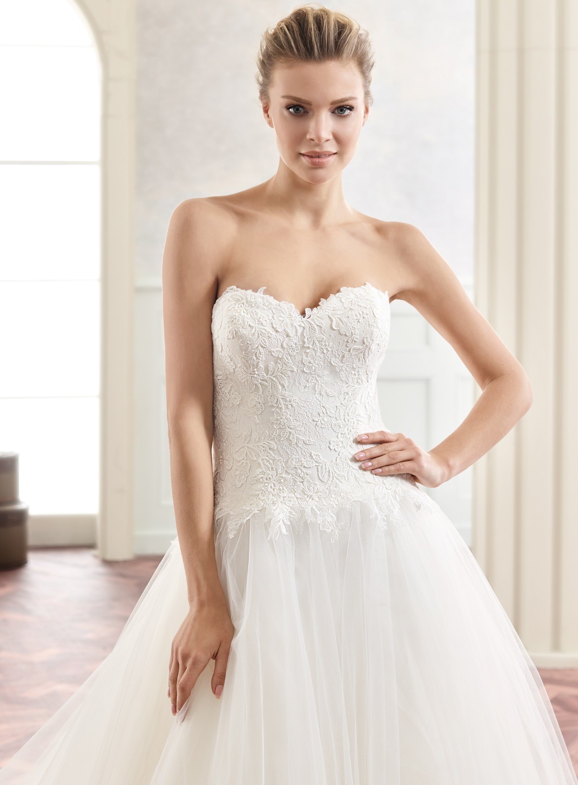 Ladengeschäft MODECA "TAMBORINE" BRAUTKLEID HOCHZEITSKLEID ...