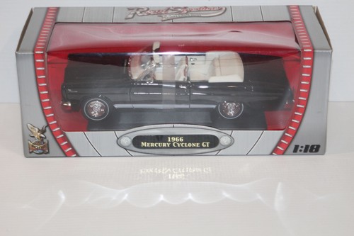 Nuovo con scatola - Road Signature scala 1:18 auto pressofusa 1966 Mercury Cyclone GT nero #92628 - Foto 2 di 7