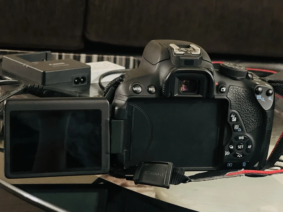 佳能 EOS 700D 带 3 镜头 18-55,85 毫米,70-300 毫米 — 第 4/4 张图片