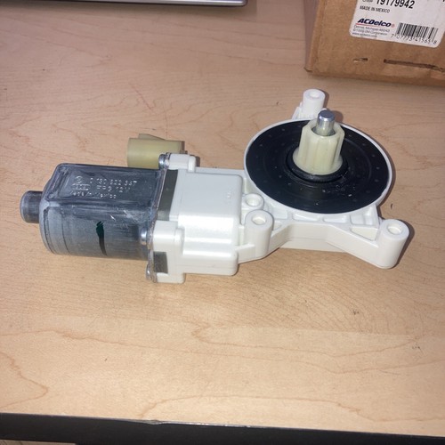 GM Genuine Parts 19179942 Power Window Motor Kit - Picture 5 of 7