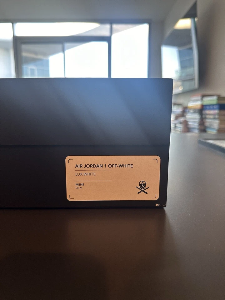 Tênis The Shoe Surgeon SRGN Air Jordan 1 Off-White Python Tamanho 9 - Lux Branco - Imagem 3 de 4