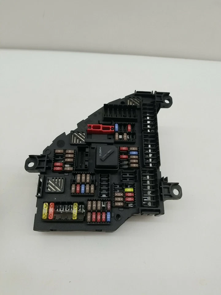 CAJA RELÉ DE CONEXIONES FUSIBLES MALETERO TRASERO BMW F10 F11 F12 F01 F02 5 6 7 9252812 Foto 2 de 4