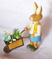 Osterdeko - alter Osterhase mit Schubkarre ca. 17 x13,5 cm Holz Vintage