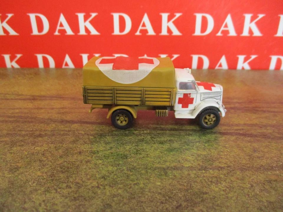 1/72 Modellino Furgone Opel Blitz Kfz.305 Telonato Ambulance Camo Winter - Immagine 4 di 4