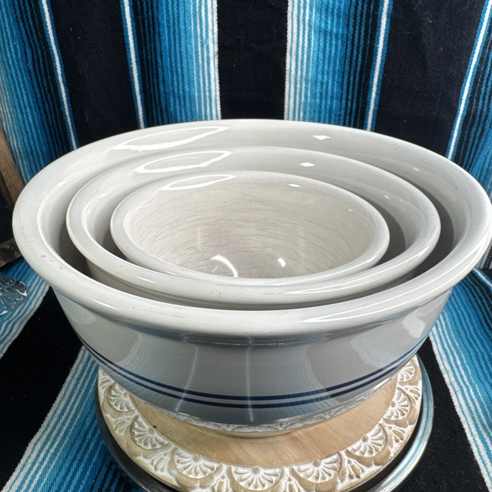 Set of 3 Gibson VTG Everyday Nesting Mixing Bowls Cream White w/Blue Stripes
Opens in a new window o