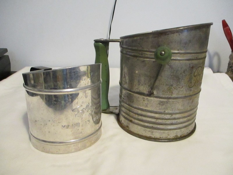 Vtg lot 2 Flour Metal Sifter 3 Cup with Green Wooden Handle by Bromwell Co USA