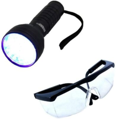 Scorpion Hunting. 390 nM UV 76 LEDs Flashlight with a Large Coverage Area