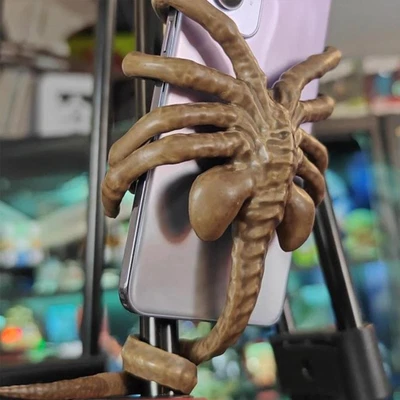 Facehugger Mobile Phone Holder Alien Romulus Cell Phone Holder