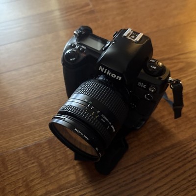 Nikon D1X Digital Camera With Nikon  AF Nikkor  28-200mm Lens .battery And Chgr