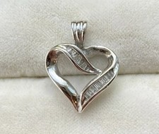 Vtg 10K White Gold w/ Diamonds Heart Pendant/ Charm Small- Tested- 1.71g - S223
