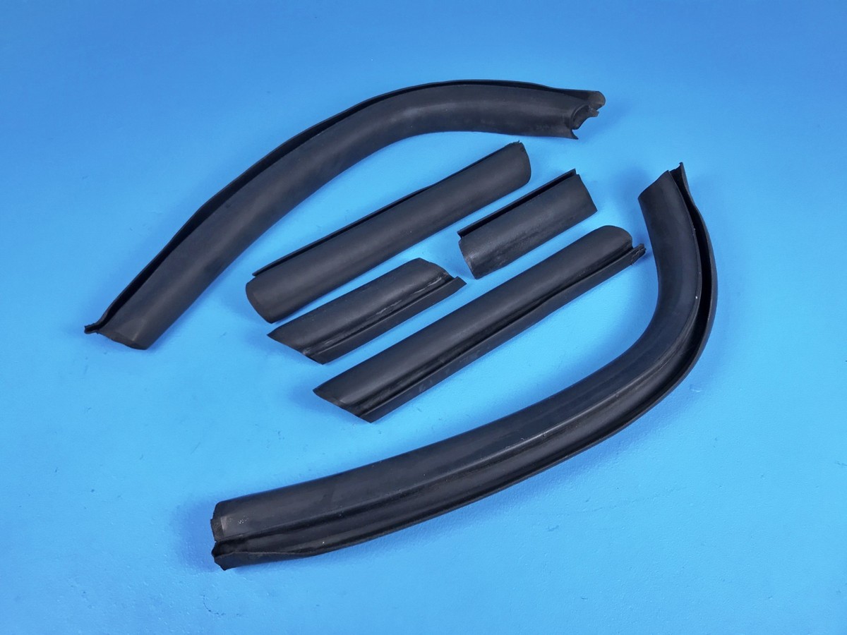 96-02 BMW E36 Z3 ROADSTER CONVERTIBLE TOP SIDE WINDOW SEAL RUBBER