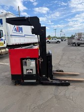 Raymond Reach Truck 4000 LB Capacity - usage example