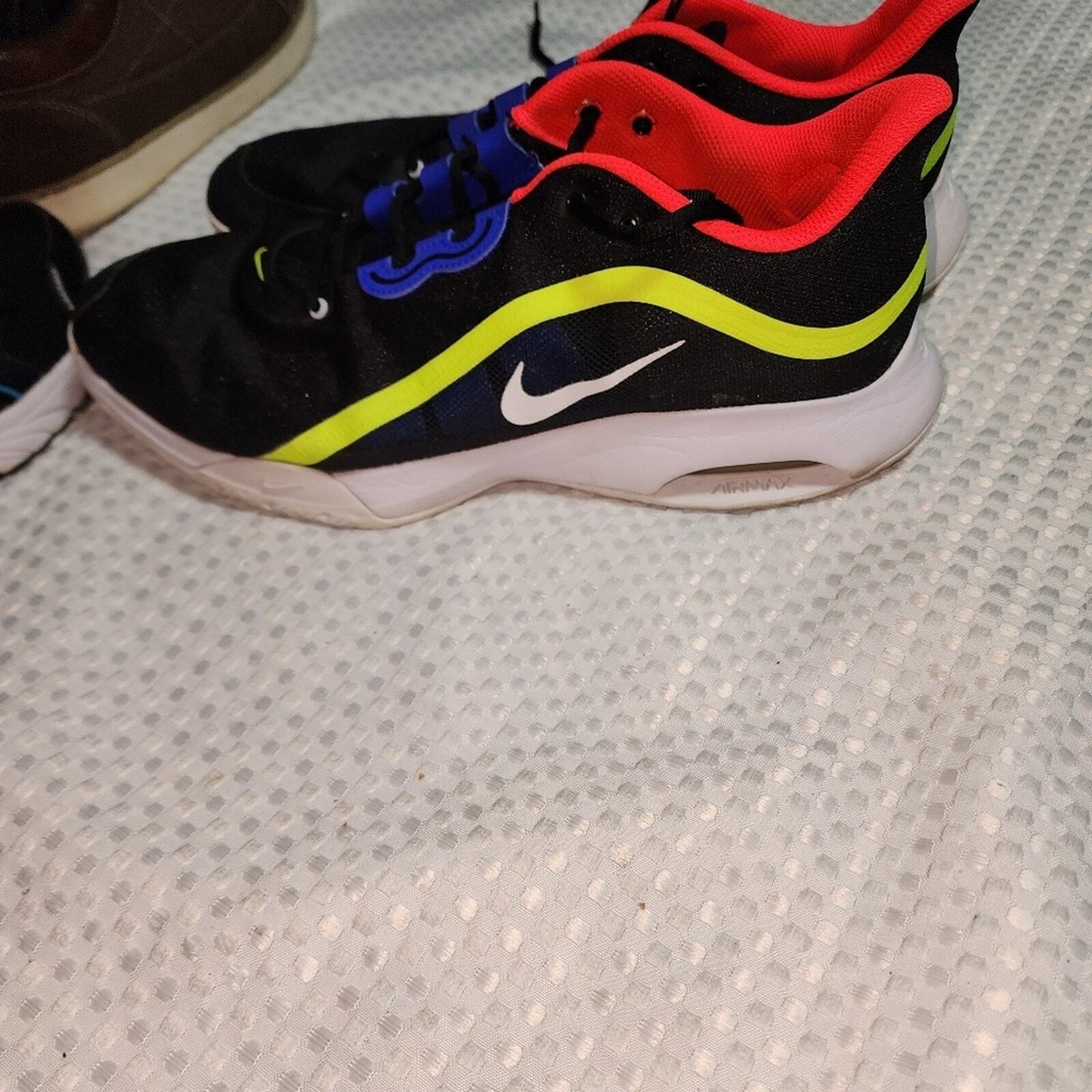 NIKE AIR EUC MENS SIZE 11 MAX VOLLEY BLACK VOLT SNEAKERS  display picture 2