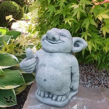 Steinfigur Troll " Daumen hoch " Kobold Steinguss Gartenfigur Dekoration