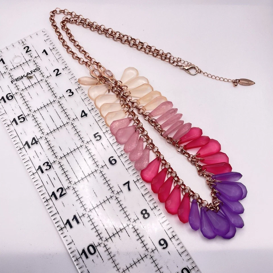 Colar Coldwater Creek rosa roxo declaração amuletos lágrima ousado colorido - Imagem 4 de 4