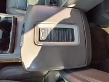 2017-18 Gmc Yukon Front Armrest Only Denali Wo Refrigerated Console Oem 2017-18 Gmc Yukon Front Armrest Only Denali Wo Refrigerated Console Oem