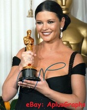CATHERINE ZETA-JONES... with Her Academy Award - SIGNED