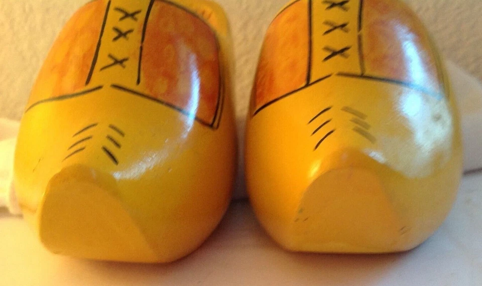 Zapatos de madera pequeños holandeses holandeses hechos a mano para niños zueco recuerdo para niños Foto 3 de 4