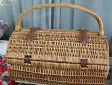 NICE HEAVY DUTY WICKER Picnic Basket for Two  wine glasses NAPKINS ETC