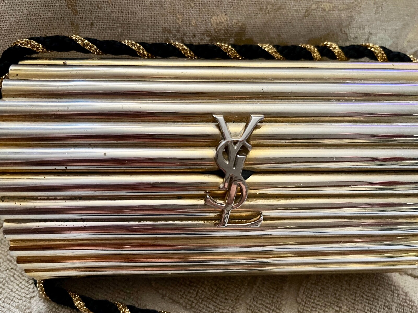 SAINT LAURENT Sac Pochette Minaudière plexiglas doré YVES ST LAURENT YSL vintage iconique Rare