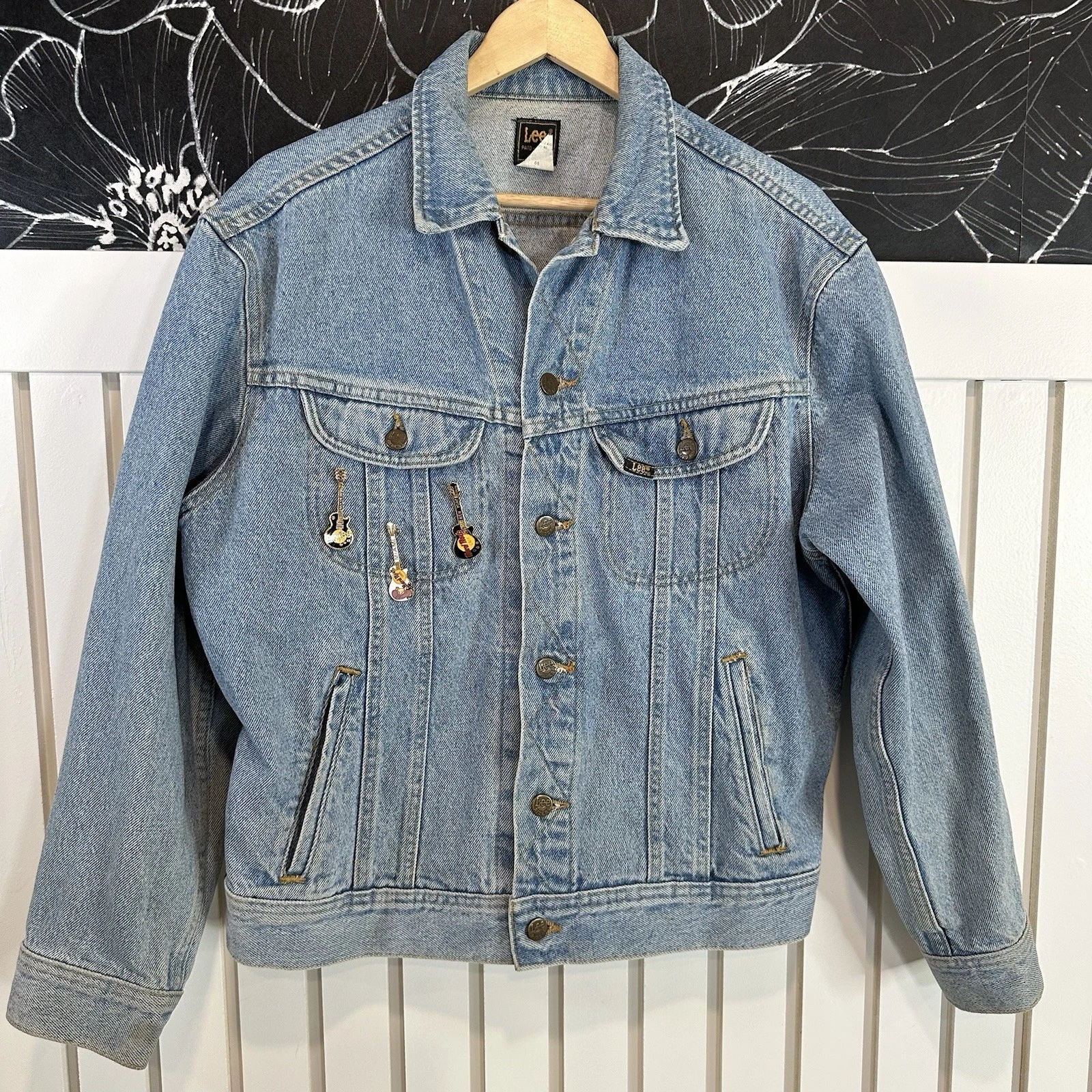 Vintage Lee Hard Rock Cafe Los Angeles Denim Jacket USA 90s Guitar Pins  Medium image 1