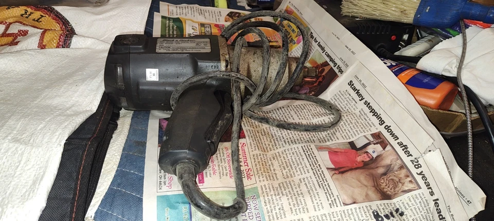 LLAVE DE IMPACTO ELÉCTRICA BLACK & DECKER #6513 BULLDAWG 7.5A 2700-BPM 1/2" Foto 2 de 4