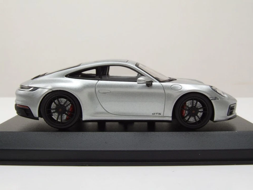 Porsche 911 992 Carrera 4 GTS 2021 Argento Modellino 1:43 Minichamps - Immagine 4 di 4