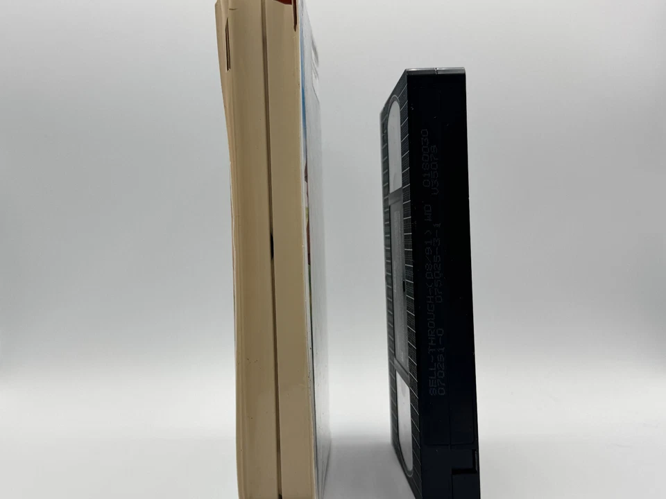 Disney's The Rescuers Down Under Black Diamond VHS Clamshell, TESTED AND WORKING - Image 4 of 4