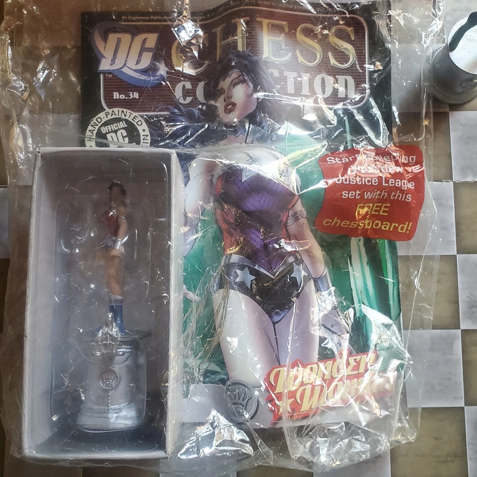 DC Chess Collection Wonder Woman Sellado con Tablero de Ajedrez y Linterna Verde ¡Bono! Foto 2 de 4