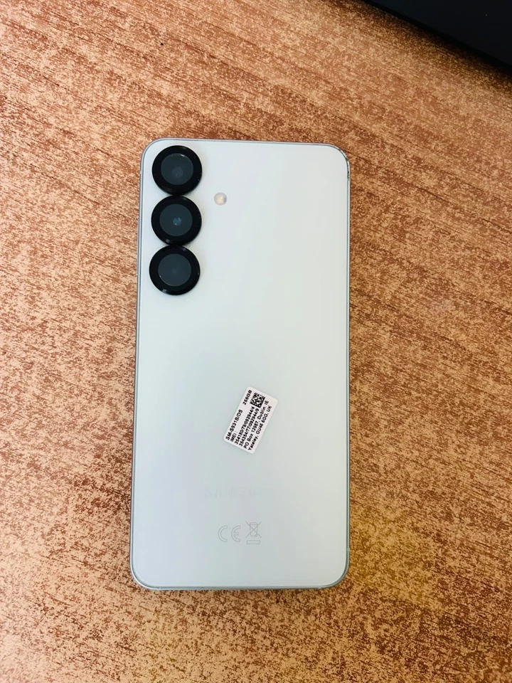 Samsung Galaxy S25 · 256GB, foto 1 di 5