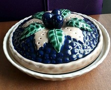 Vintage Ceramic blueberry Pie dish With A Lid (Trompe L'oeil Design) 1960s  Gb22