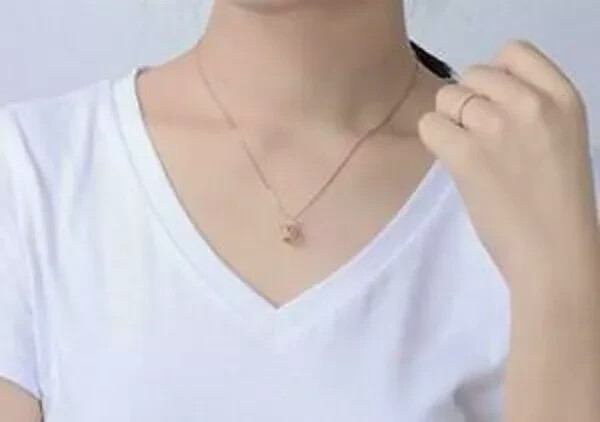 0.80Ct Round Cut VVS1 Diamond Crown Shape Pendant 14K Yellow Gold Finish Chain